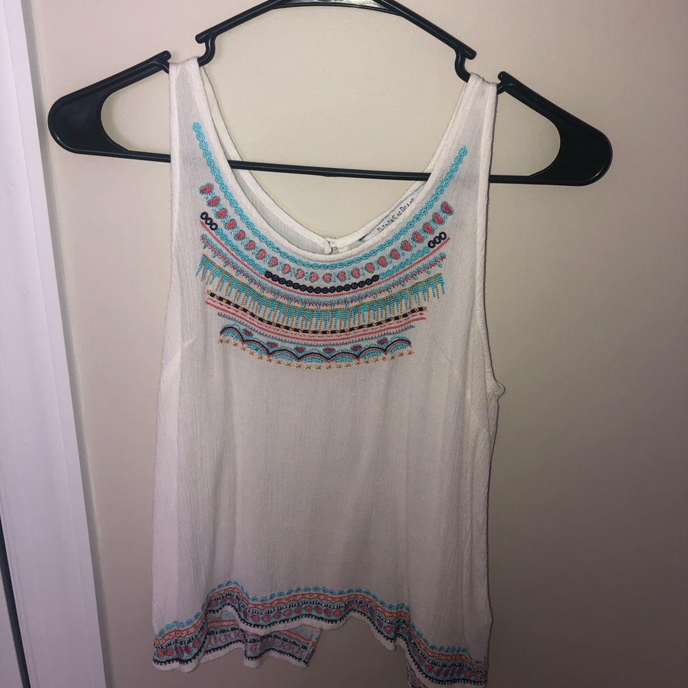 White cute beach shirt 😍☀️